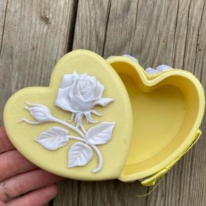 Pale yellow plastic vintage heart box with lace trim and white roses